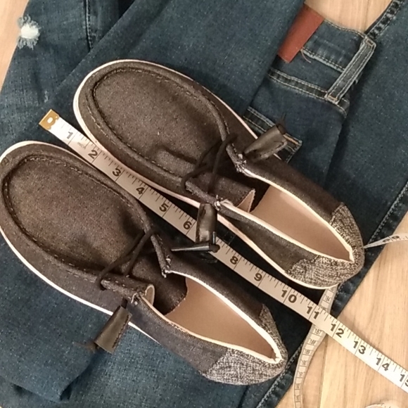 Canvas Shoes - Picture 8 of 10